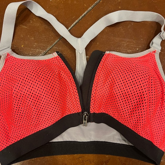 Victoria Sport sports bra - Picture 3 of 4